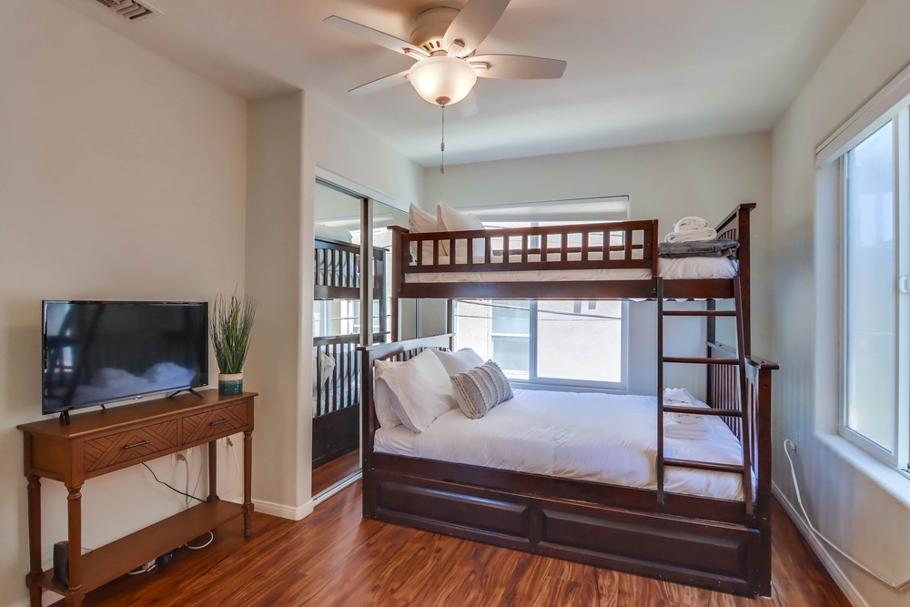 Virtual tour photo 29 of 62 for 3721 Strandway