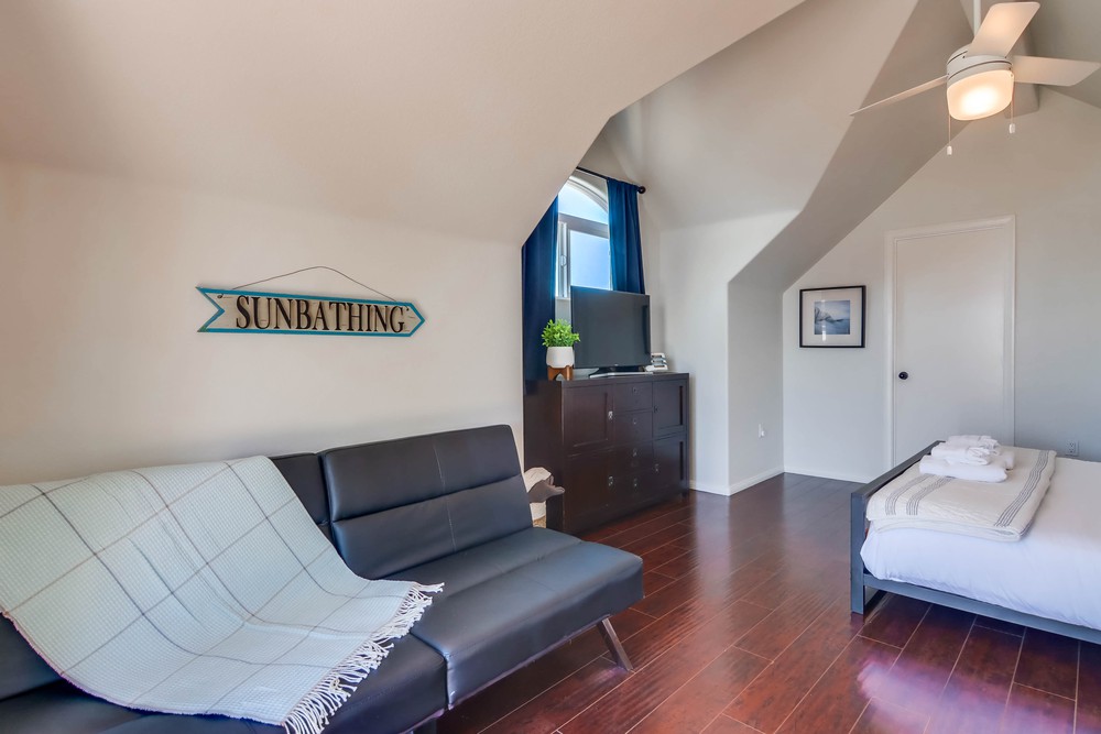 Virtual tour photo 33 of 62 for 3721 Strandway
