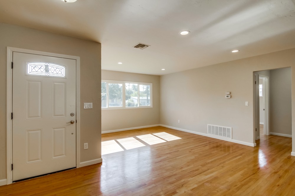 Virtual tour photo 9 of 49 for 3730 Aragon Dr