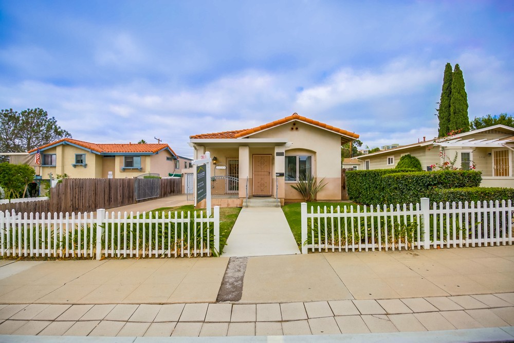 Virtual tour photo 1 of 49 for 3744 Mississippi St