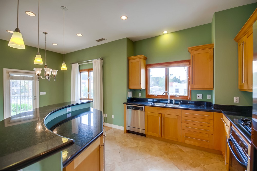 Virtual tour photo 15 of 49 for 3744 Mississippi St