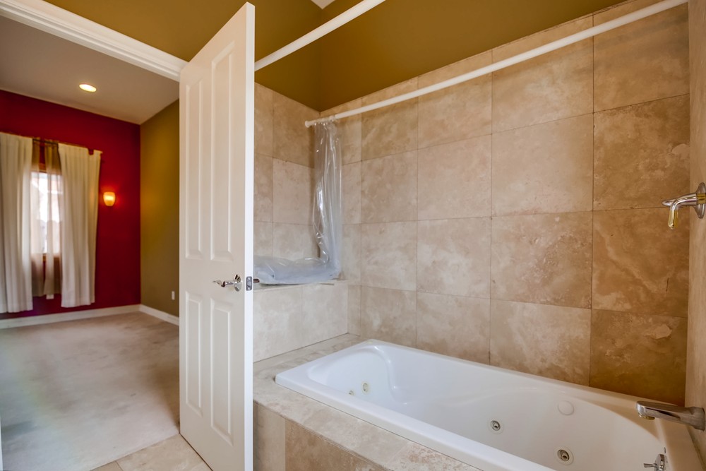 Virtual tour photo 27 of 49 for 3744 Mississippi St
