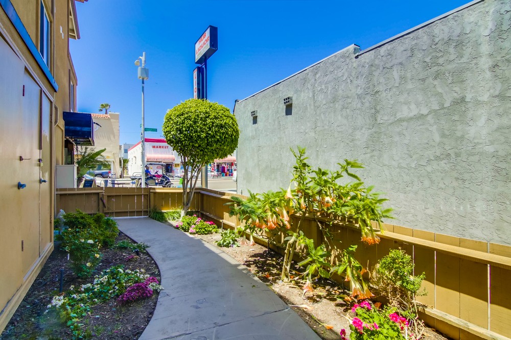 Virtual tour photo 33 of 38 for 3745 Mission Blvd
