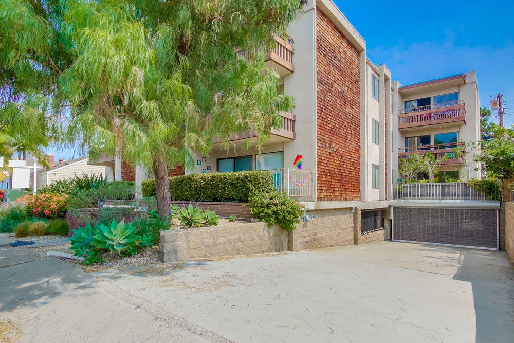 Virtual tour photo 3 of 32 for 3745 Riviera Dr APT 1
