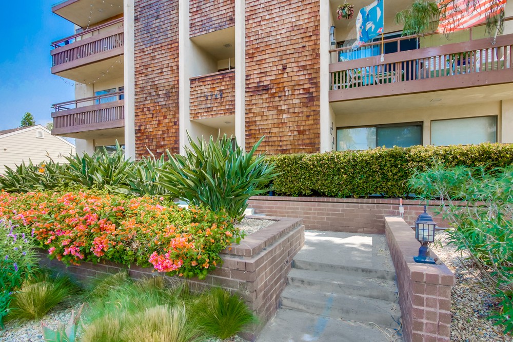 Virtual tour photo 4 of 32 for 3745 Riviera Dr APT 1