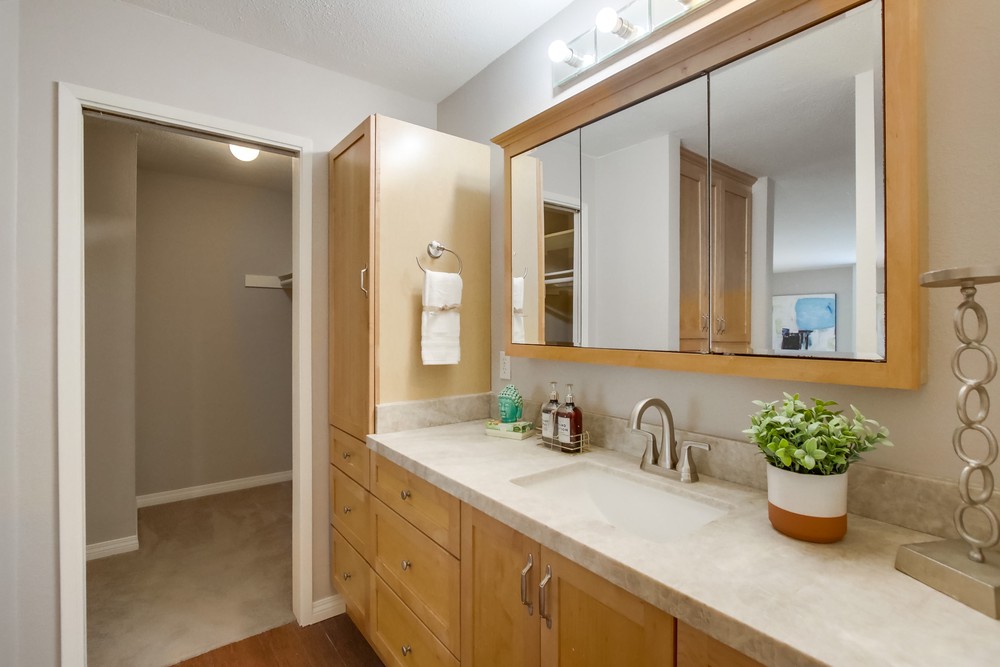 Virtual tour photo 28 of 32 for 3745 Riviera Dr APT 1