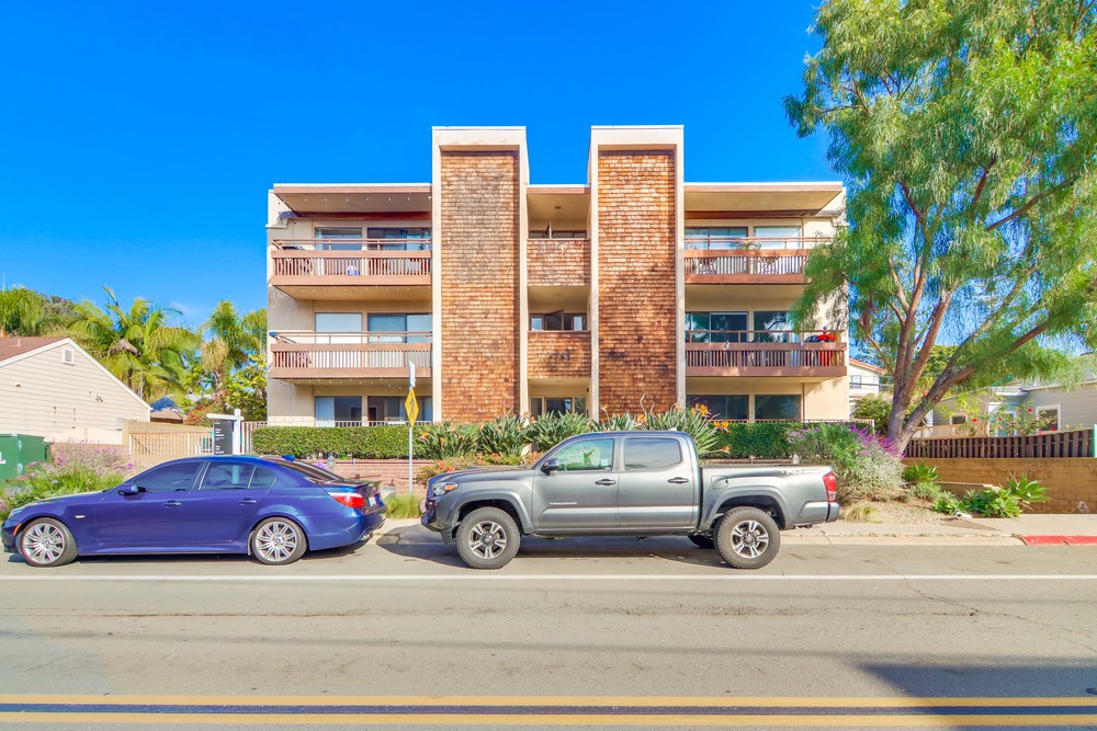Virtual tour photo 1 of 41 for 3745 Riviera Dr APT 2
