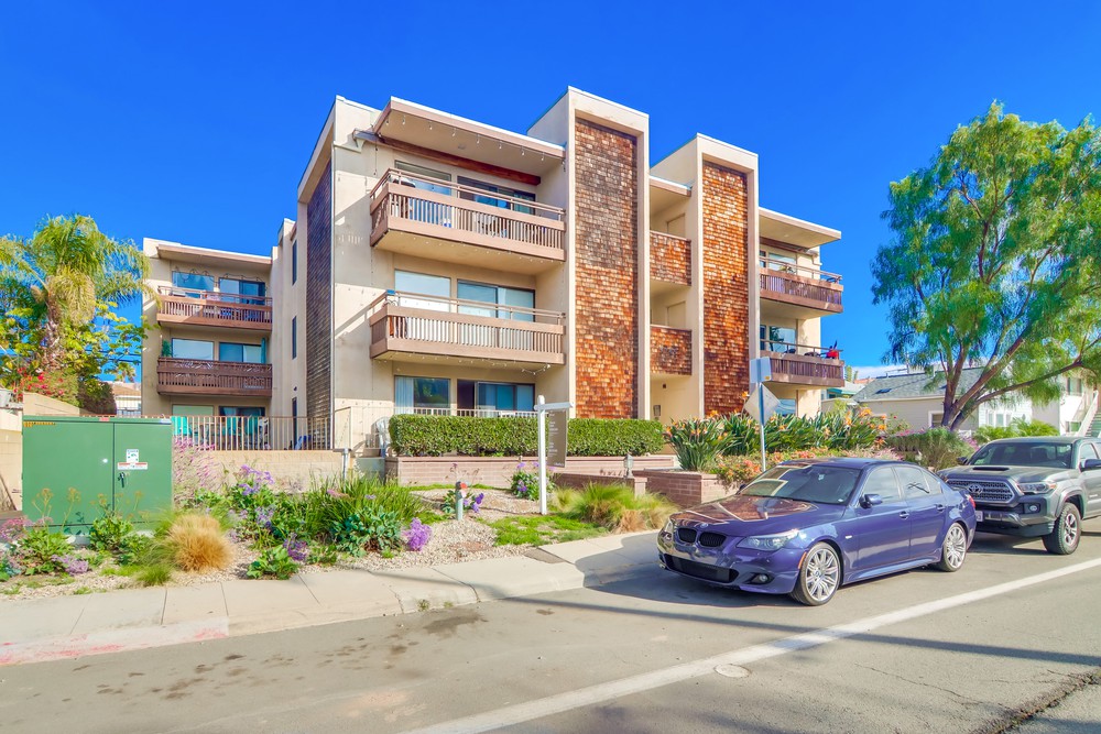 Virtual tour photo 3 of 41 for 3745 Riviera Dr APT 2