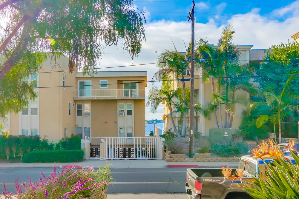 Virtual tour photo 25 of 41 for 3745 Riviera Dr APT 2