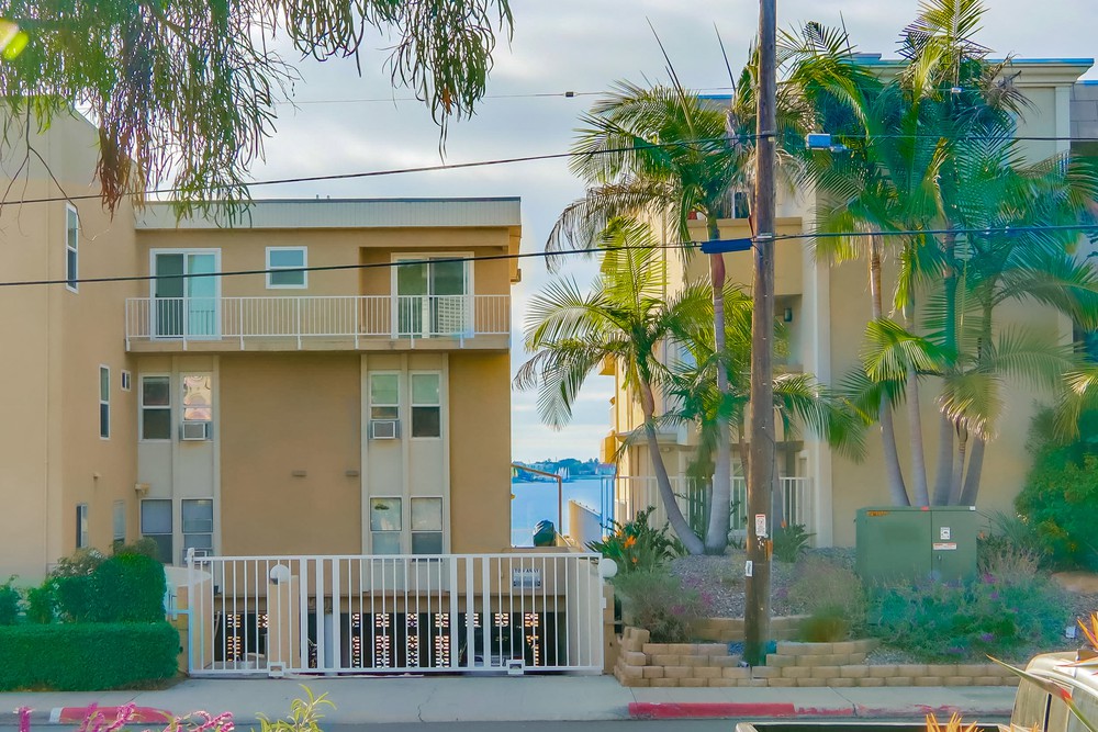 Virtual tour photo 26 of 41 for 3745 Riviera Dr APT 2