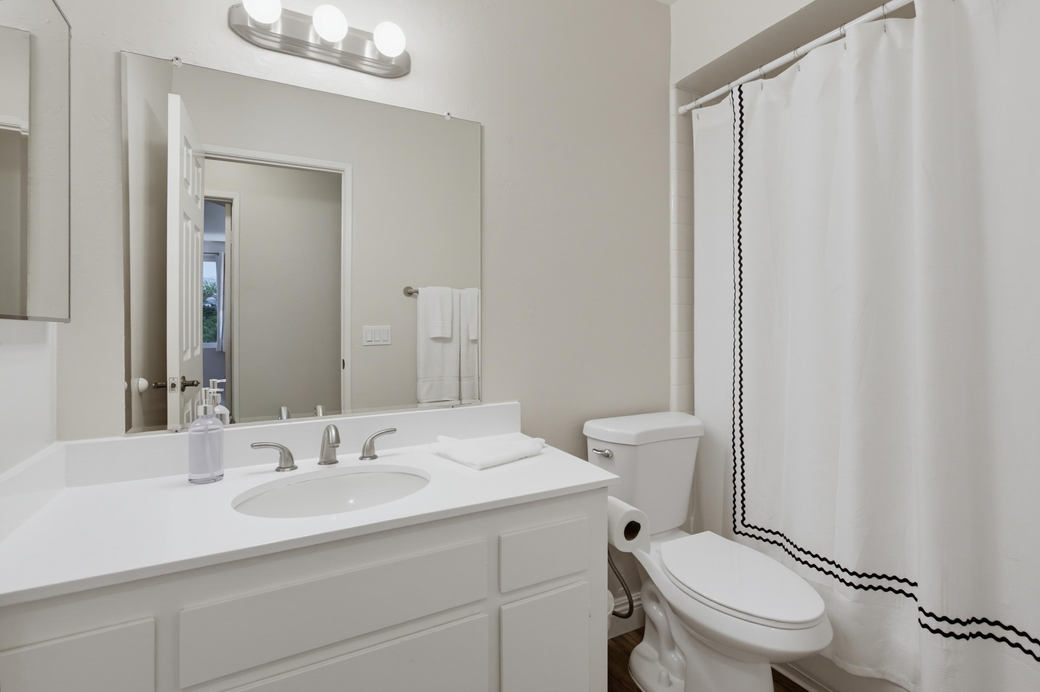 Virtual tour photo 18 of 85 for 3745 Riviera Dr Apt 9