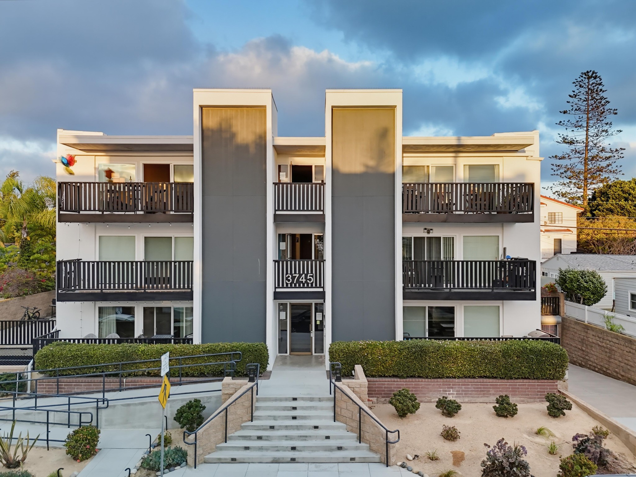 Virtual tour photo 54 of 85 for 3745 Riviera Dr Apt 9