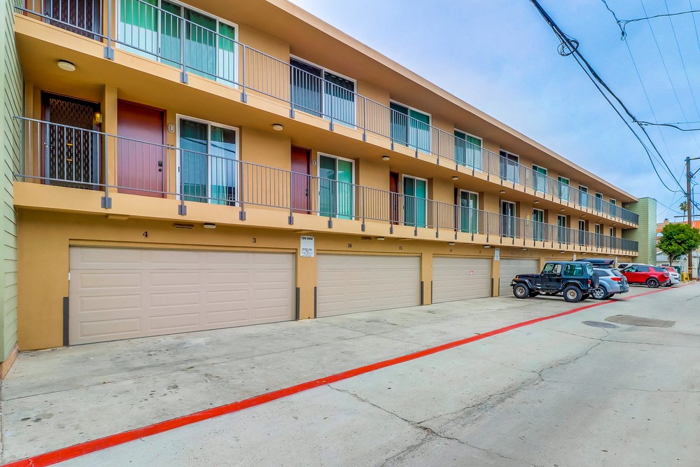 Virtual tour photo 3 of 38 for 3750 Bayside Walk #16