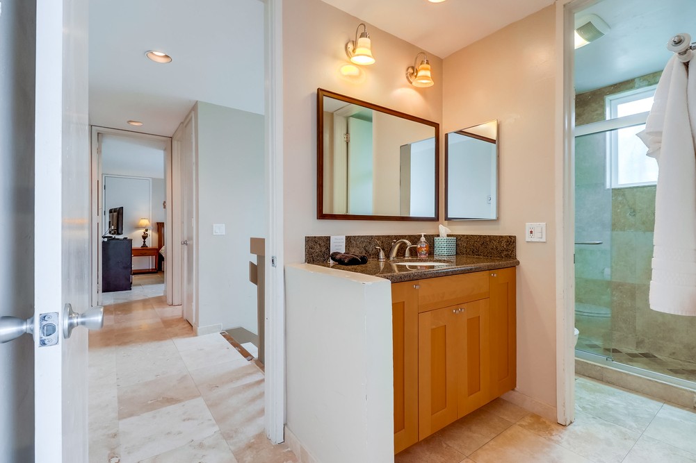 Virtual tour photo 31 of 38 for 3750 Bayside Walk #16