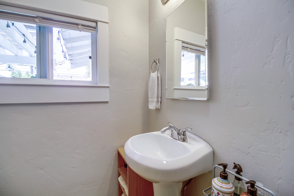 Virtual tour photo 43 of 68 for 3752 Bancroft St