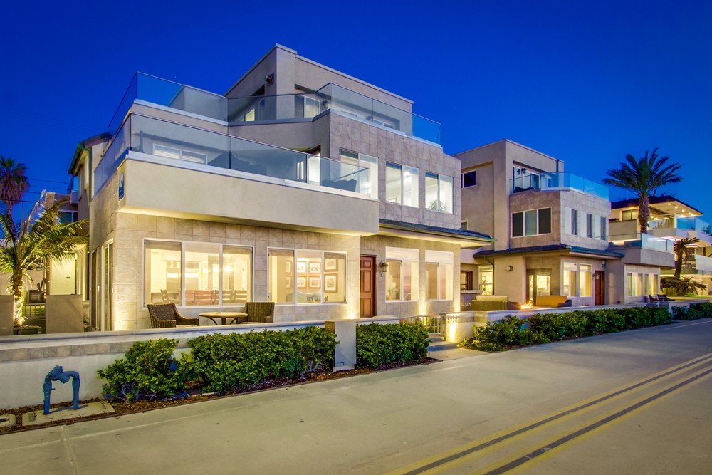 Virtual tour photo 3 of 59 for 3753 Ocean Front Walk