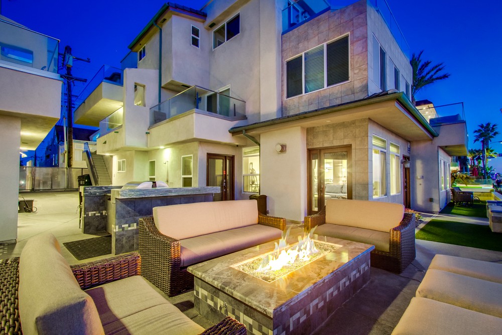Virtual tour photo 4 of 59 for 3753 Ocean Front Walk