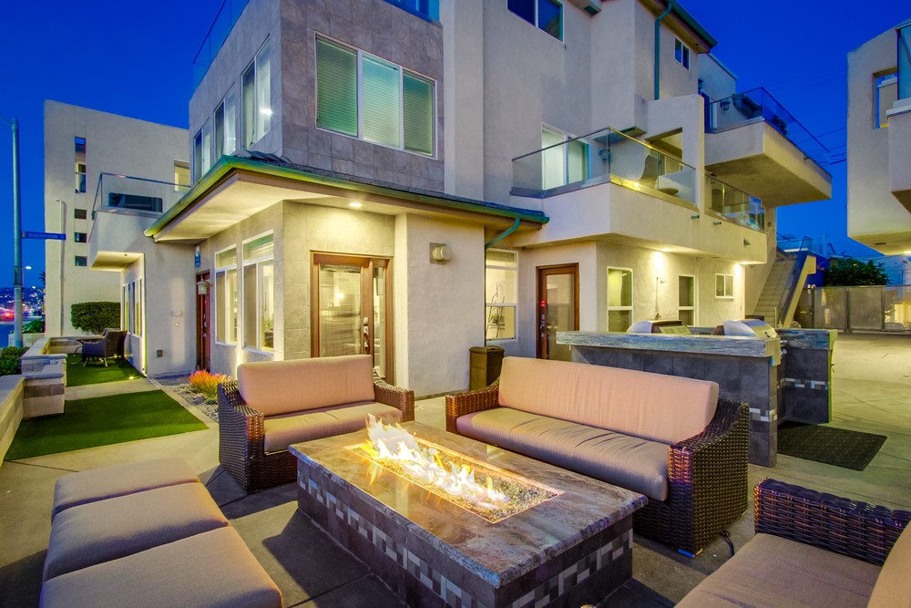 Virtual tour photo 5 of 59 for 3753 Ocean Front Walk