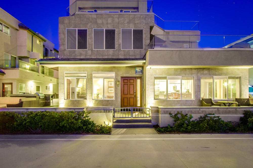 Virtual tour photo 6 of 59 for 3753 Ocean Front Walk