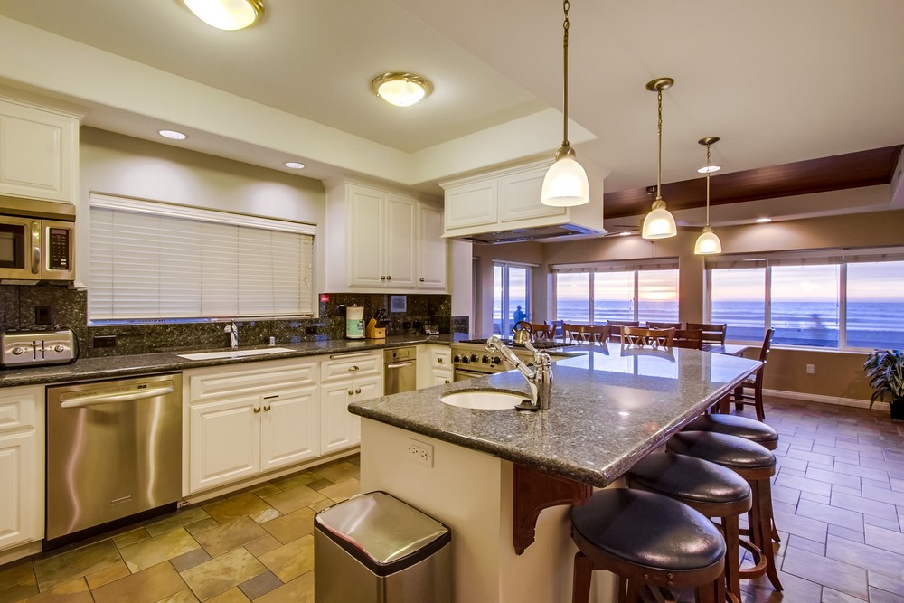Virtual tour photo 37 of 59 for 3753 Ocean Front Walk