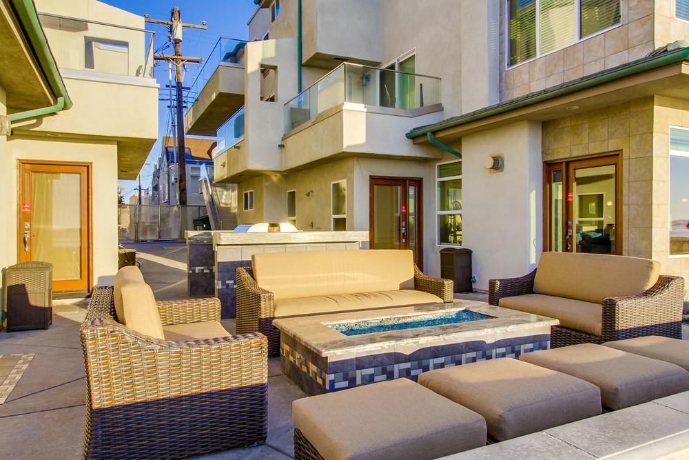 Virtual tour photo 41 of 59 for 3753 Ocean Front Walk