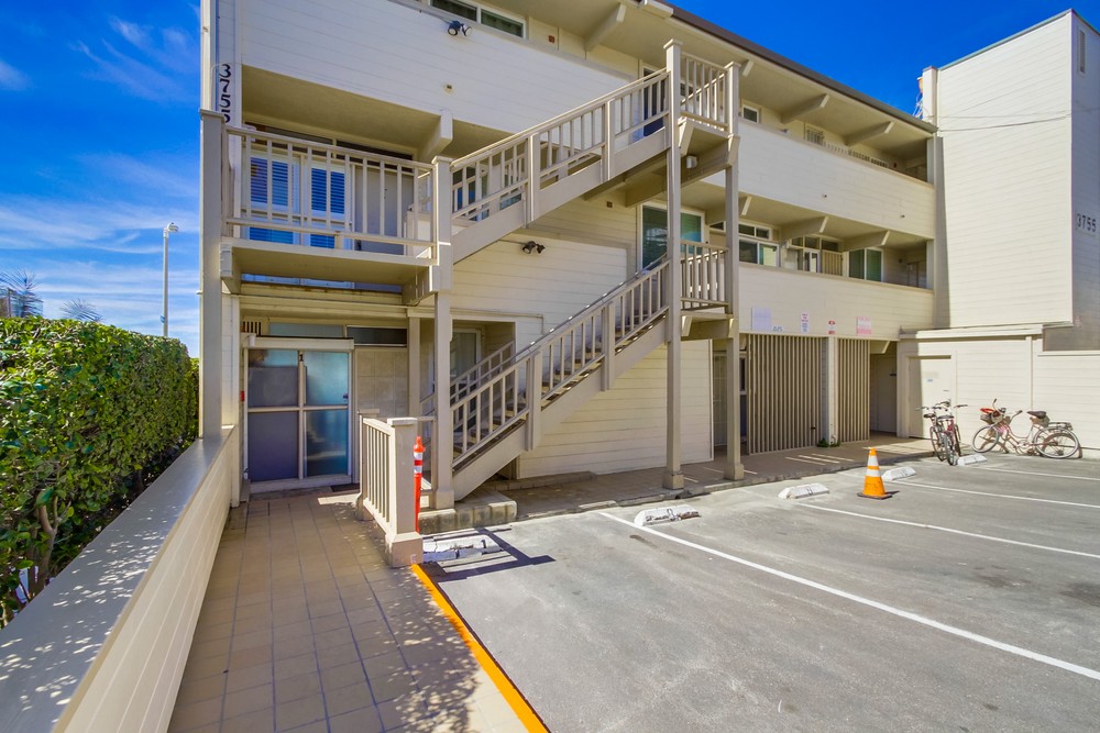 Virtual tour photo 1 of 28 for 3755 Ocean Front Walk #1