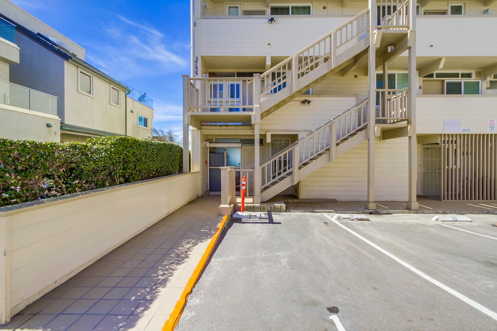 Virtual tour photo 3 of 28 for 3755 Ocean Front Walk #1