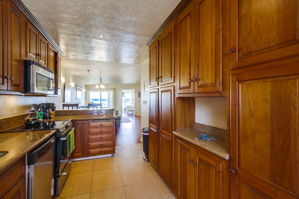 Virtual tour photo 6 of 28 for 3755 Ocean Front Walk #1