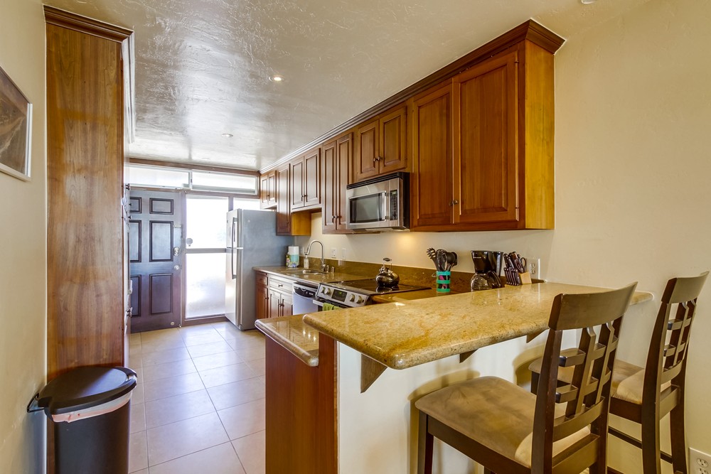 Virtual tour photo 7 of 28 for 3755 Ocean Front Walk #1