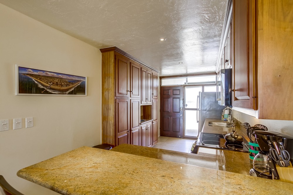 Virtual tour photo 8 of 28 for 3755 Ocean Front Walk #1