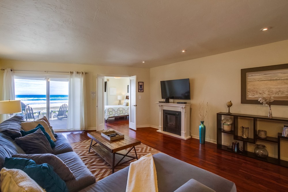 Virtual tour photo 10 of 28 for 3755 Ocean Front Walk #1