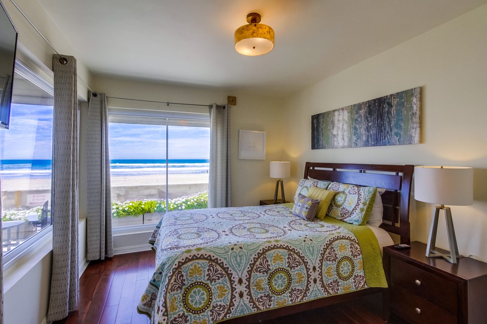 Virtual tour photo 14 of 28 for 3755 Ocean Front Walk #1