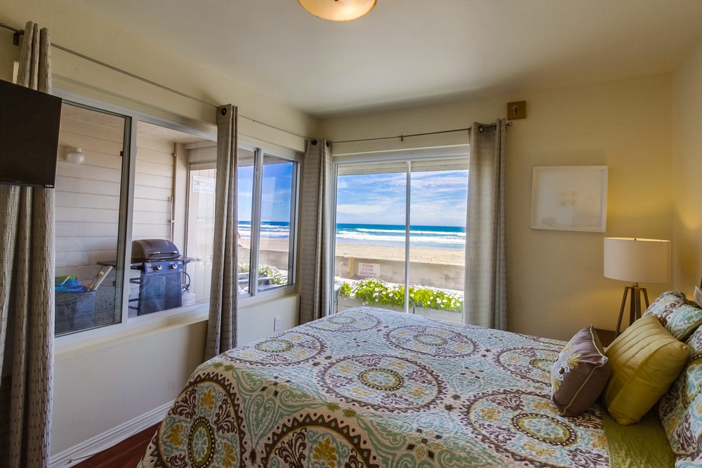 Virtual tour photo 15 of 28 for 3755 Ocean Front Walk #1