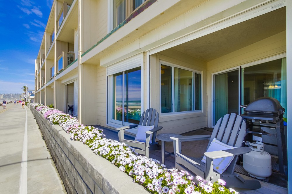 Virtual tour photo 25 of 28 for 3755 Ocean Front Walk #1
