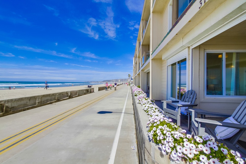 Virtual tour photo 26 of 28 for 3755 Ocean Front Walk #1