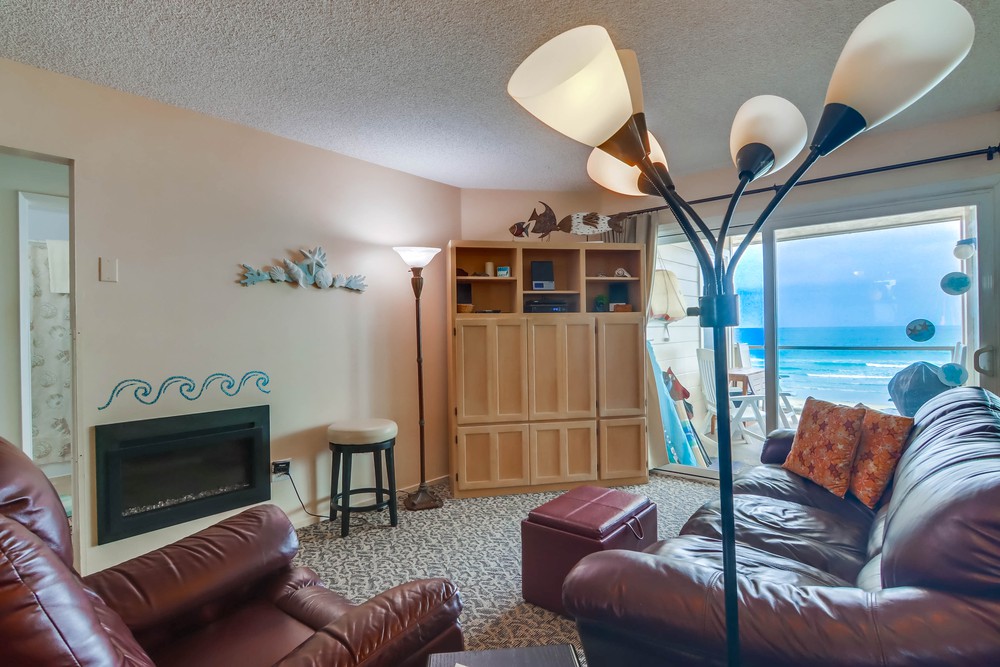 Virtual tour photo 3 of 33 for 3755 Ocean Front Walk