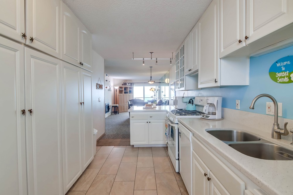 Virtual tour photo 14 of 33 for 3755 Ocean Front Walk