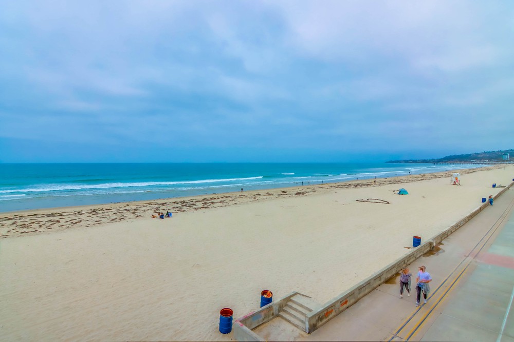 Virtual tour photo 20 of 33 for 3755 Ocean Front Walk