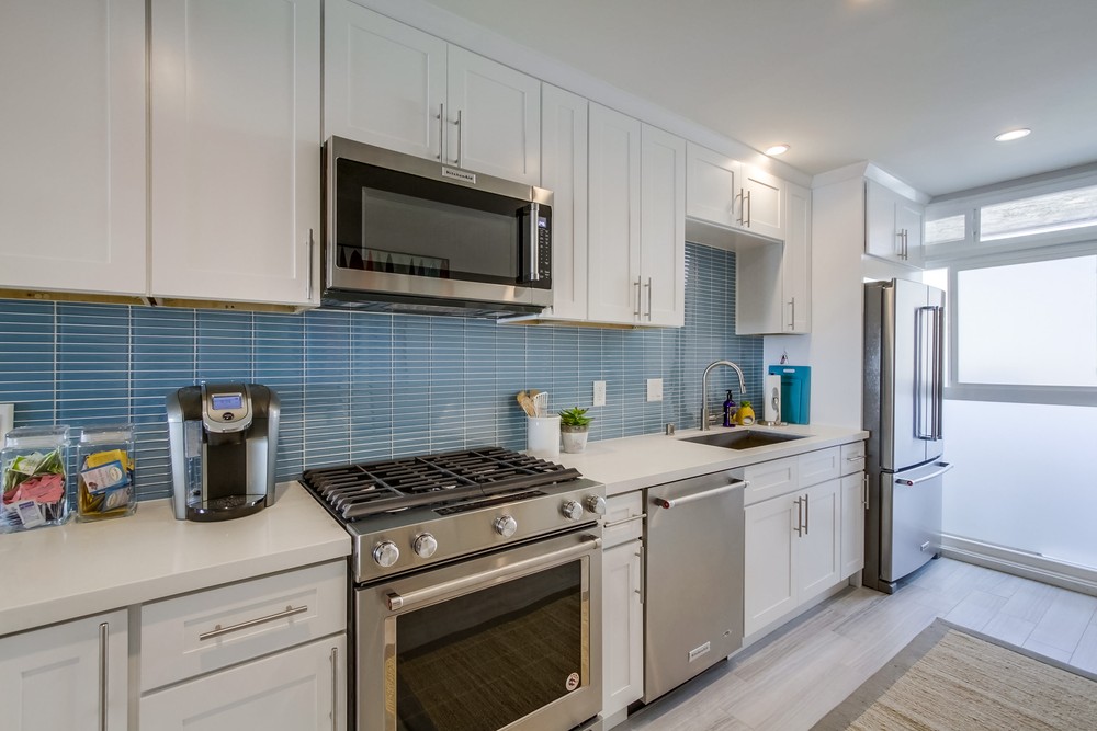 Virtual tour photo 12 of 28 for 3755 Ocean Front Walk #8