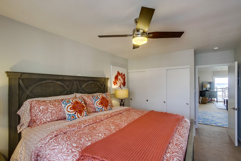 Virtual tour photo 14 of 28 for 3755 Ocean Front Walk #8