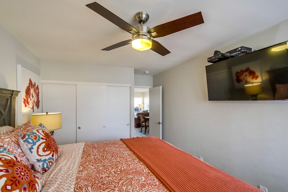 Virtual tour photo 15 of 28 for 3755 Ocean Front Walk #8