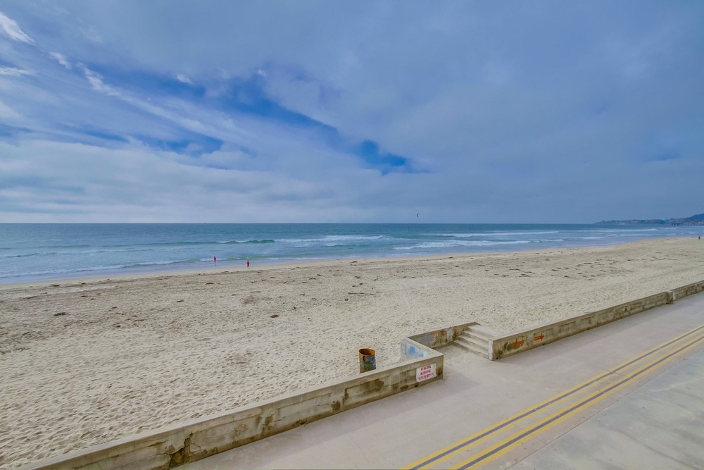 Virtual tour photo 25 of 28 for 3755 Ocean Front Walk #8