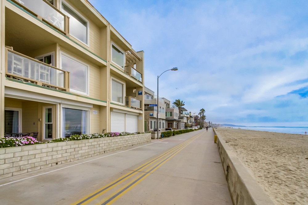 Virtual tour photo 27 of 28 for 3755 Ocean Front Walk #8