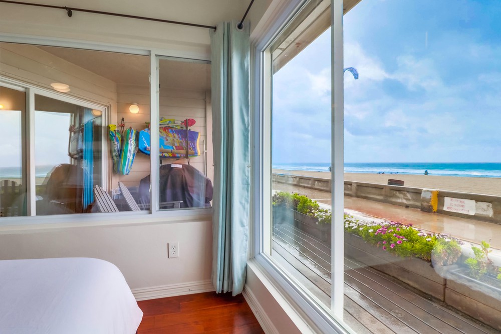 Virtual tour photo 31 of 46 for 3755 Ocean Front Walk UNIT 1