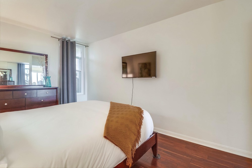 Virtual tour photo 33 of 46 for 3755 Ocean Front Walk UNIT 1