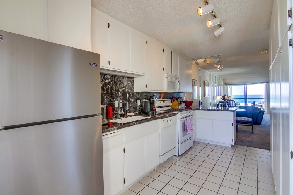 Virtual tour photo 18 of 40 for 3755 Ocean Front Walk UNIT 15
