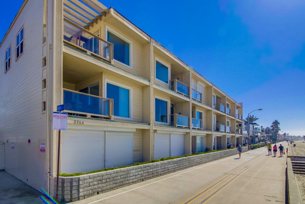 Virtual tour photo 38 of 40 for 3755 Ocean Front Walk UNIT 15
