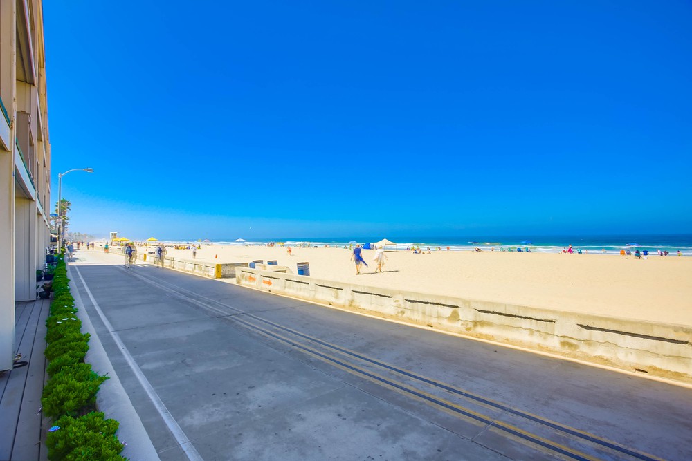 Virtual tour photo 31 of 37 for 3755 Ocean Front Walk UNIT 6