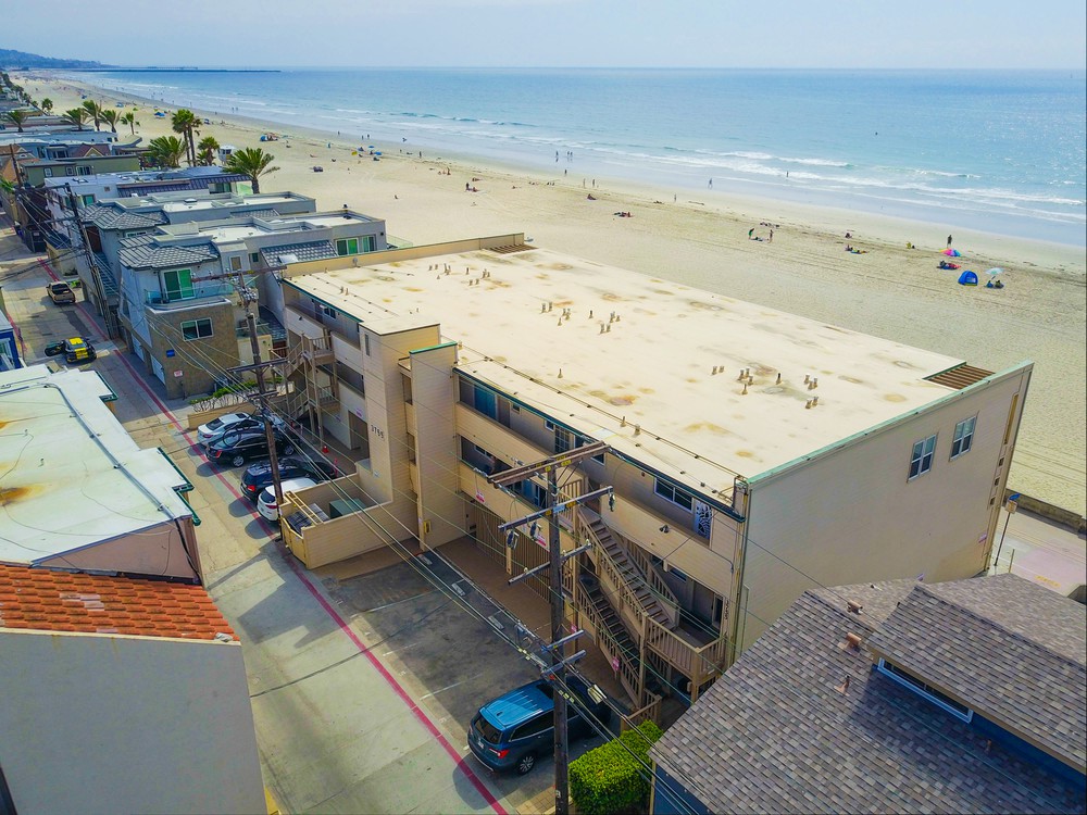Virtual tour photo 4 of 28 for 3755 Ocean Front Walk