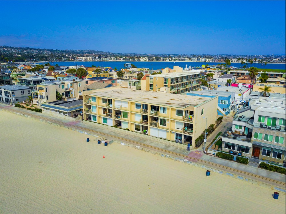 Virtual tour photo 9 of 28 for 3755 Ocean Front Walk